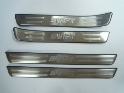 Suzuki Swift (11–) Накладки на дверные пороги с логотипом, нерж.